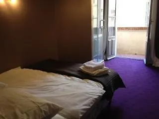 Claremont Hotel 2*